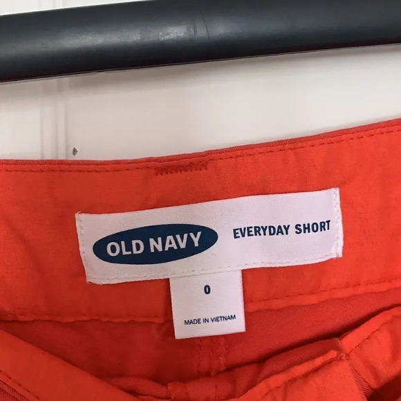 Old Navy Everyday Chino Shorts - Picture 4 of 4